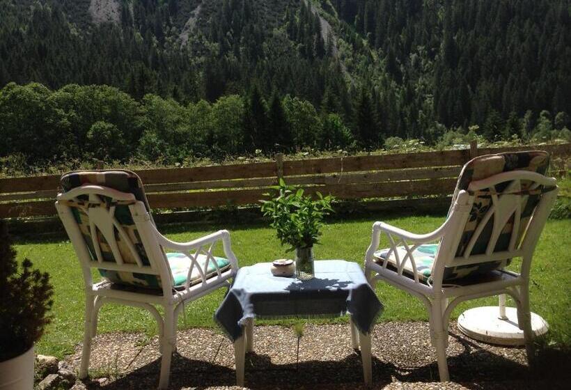 بنسيون Haus Guentli