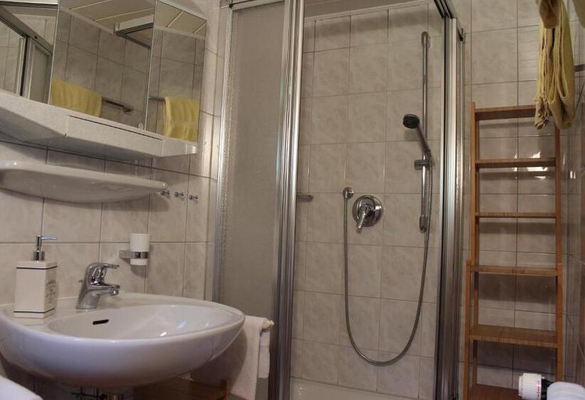 بنسيون Haus Guentli