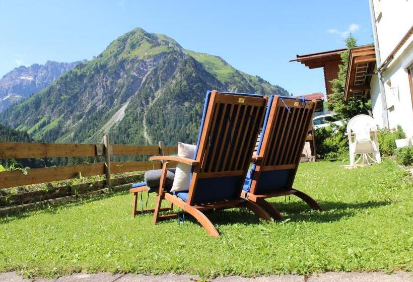 بنسيون Haus Guentli