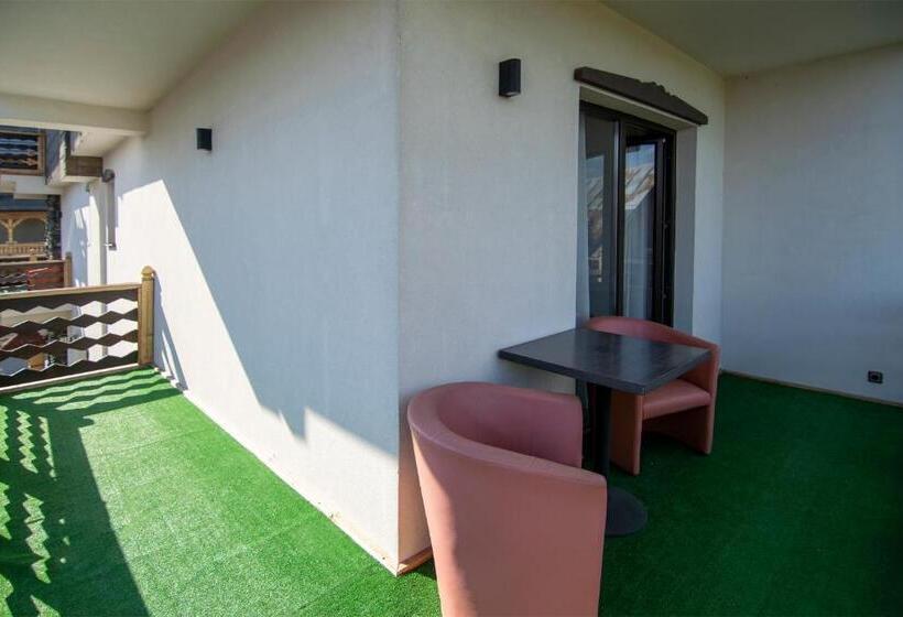 Пансион La Conacul Vesel