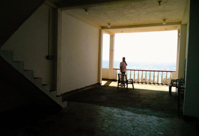 פנסיון Sunnys Beach Guest House