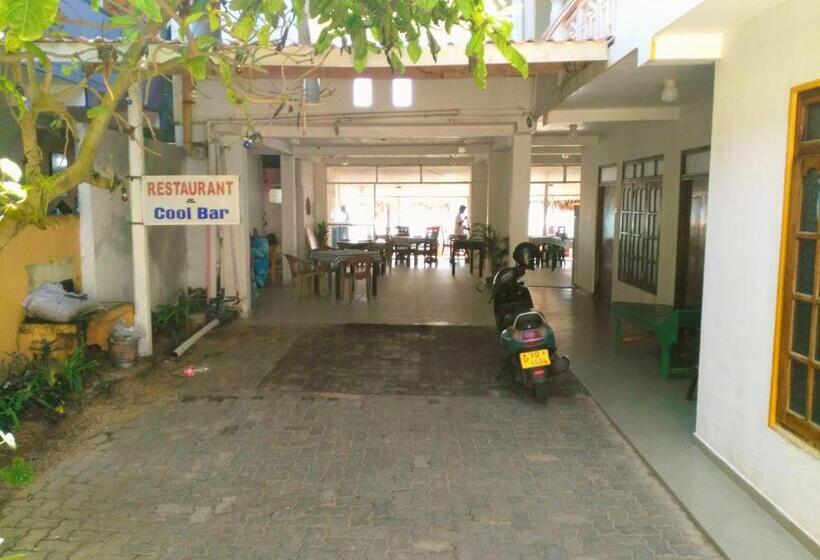 פנסיון Sunnys Beach Guest House