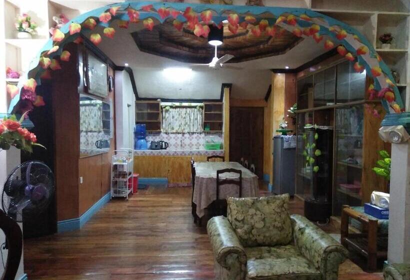 استراحتگاه Villa Corrales Homestay