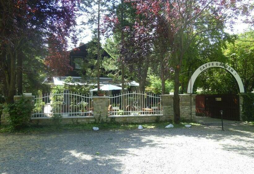 مبيت وإفطار Garden Etterem Kávézó és Panzió Tahitótfalú