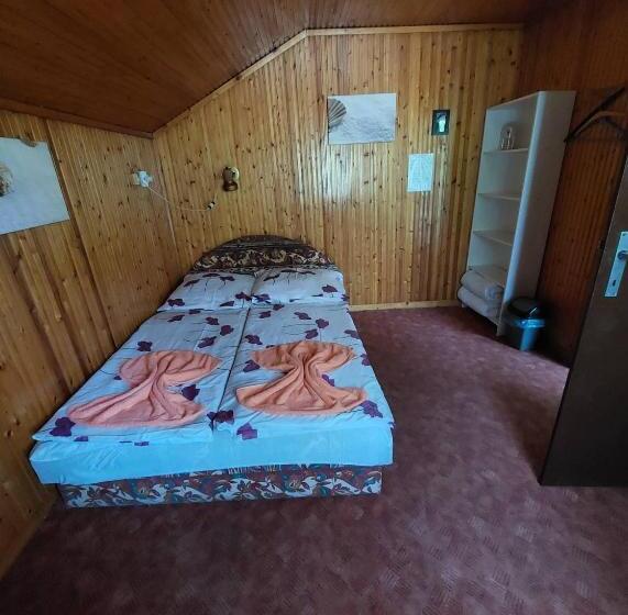 مبيت وإفطار Garden Etterem Kávézó és Panzió Tahitótfalú