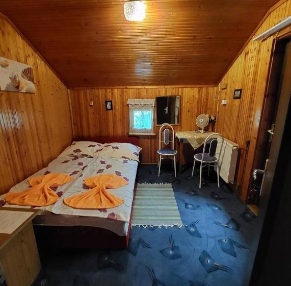 مبيت وإفطار Garden Etterem Kávézó és Panzió Tahitótfalú