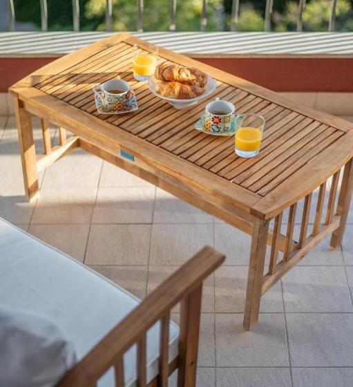 مبيت وإفطار La Fabrique à Poupées   Chambres De Charme Au Coeur De Menton