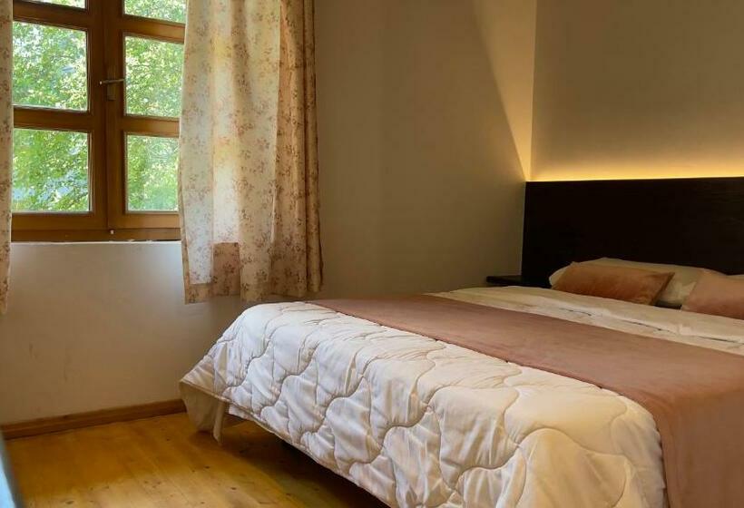 Bed and Breakfast Villa Gjeçaj Guesthouse And Restaurant