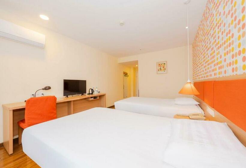 هتل Home Inn Chongqing Lianglukou Station