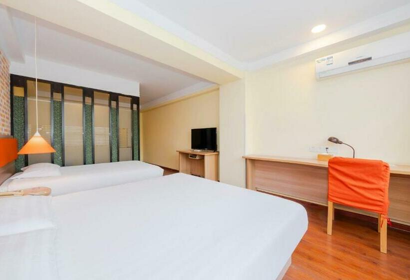 هتل Home Inn Chongqing Lianglukou Station