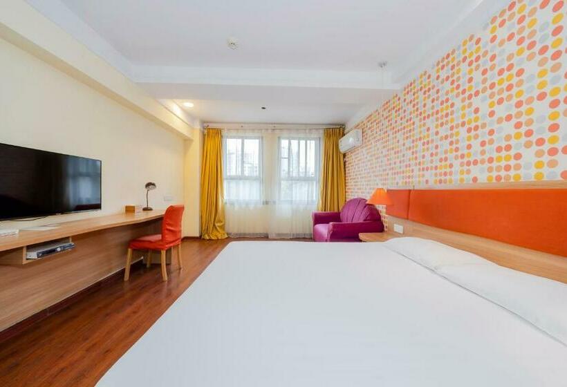 هتل Home Inn Chongqing Lianglukou Station