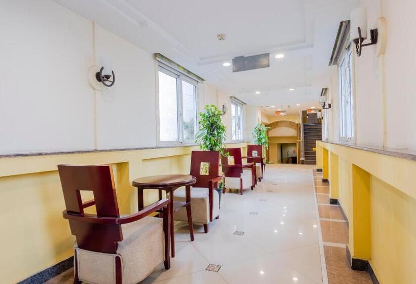 هتل Home Inn Chongqing Lianglukou Station