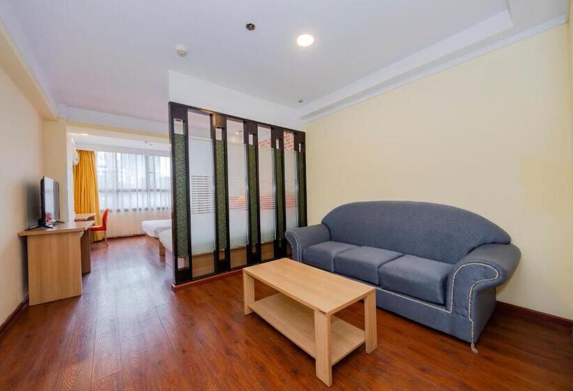 هتل Home Inn Chongqing Lianglukou Station