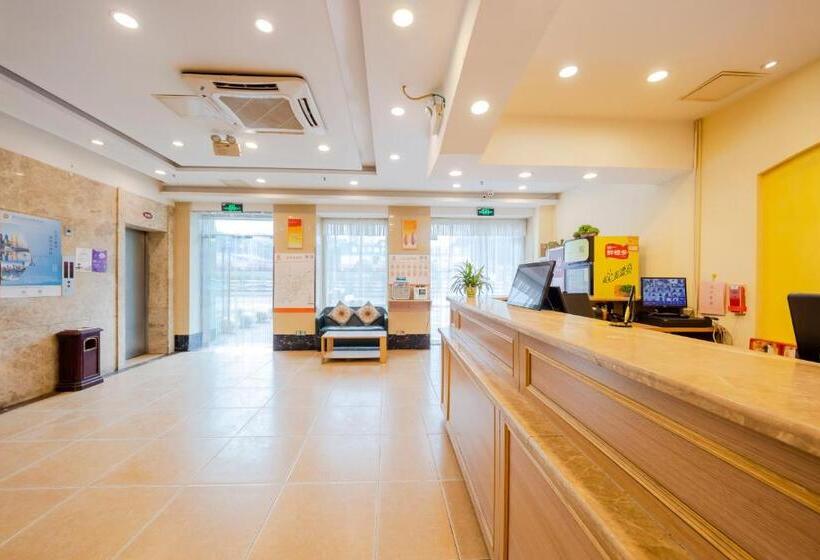 هتل Home Inn Chongqing Lianglukou Station