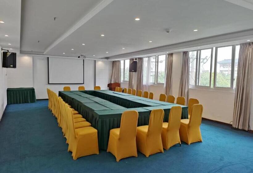 هتل Home Inn Chongqing Lianglukou Station