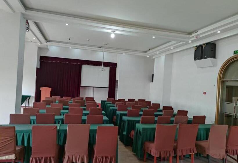 هتل Home Inn Chongqing Lianglukou Station