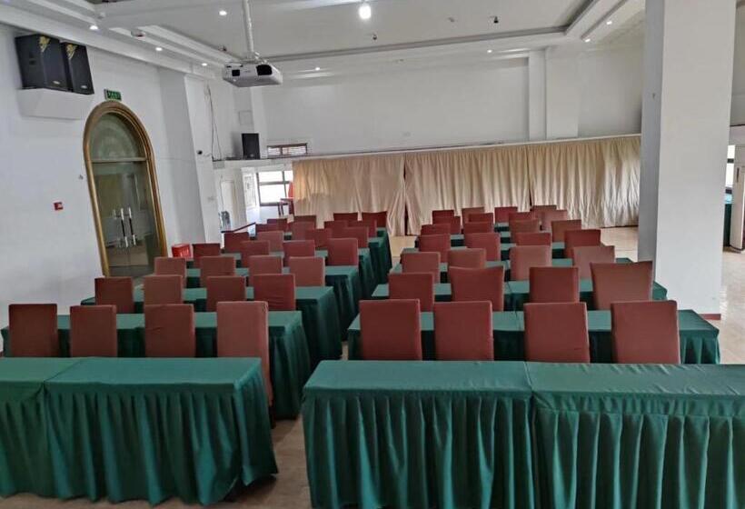 هتل Home Inn Chongqing Lianglukou Station