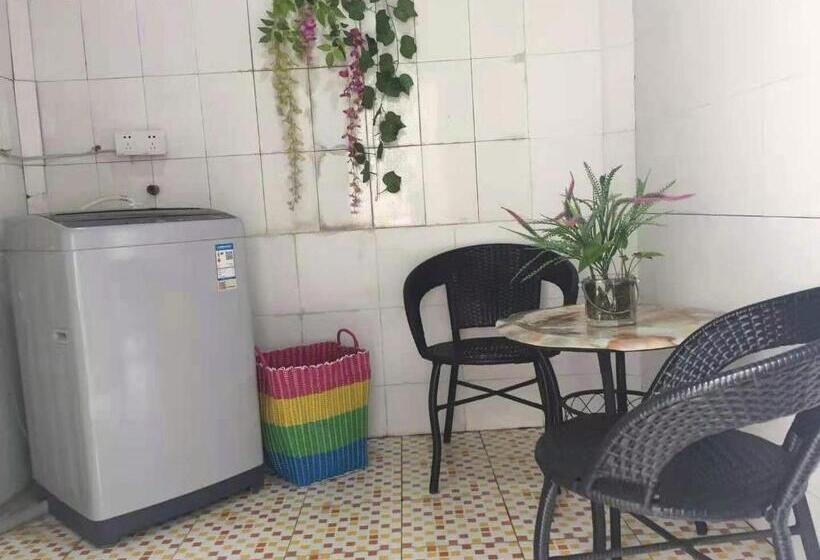 هتل Home Inn Chongqing Lianglukou Station