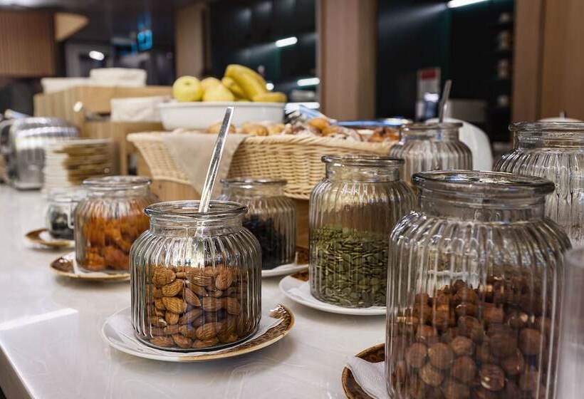 هتل Ibis Almaty Jetisu