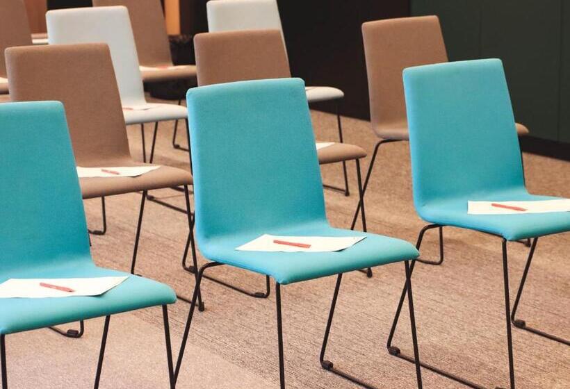 هتل Ibis Almaty Jetisu