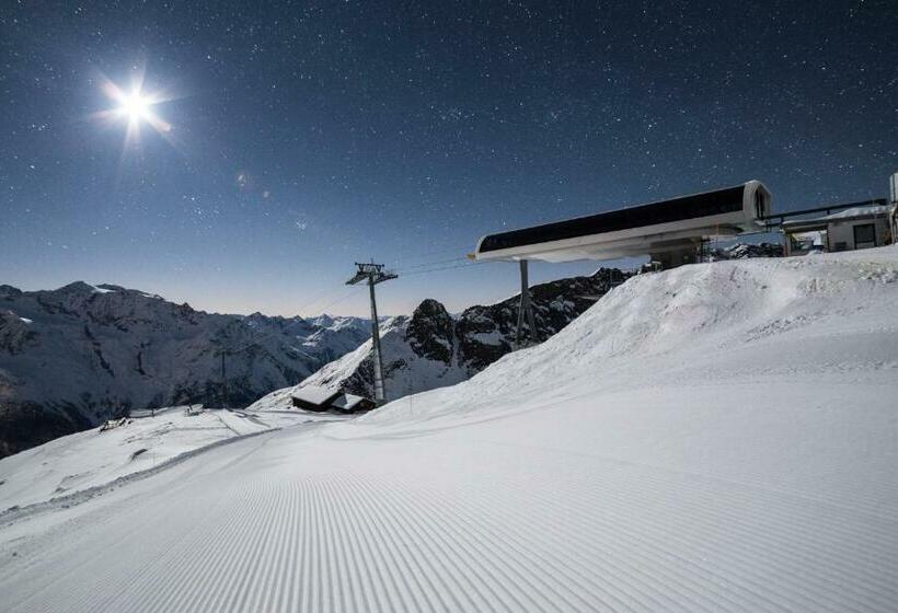 Loftsuite Hotel Saas