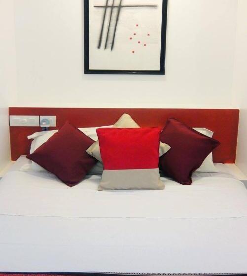 هتل Petit Elephant