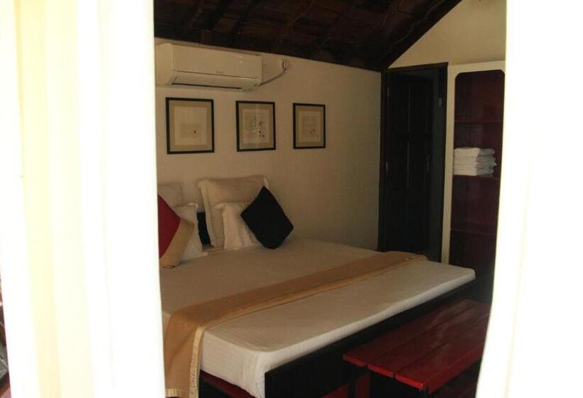 هتل Petit Elephant