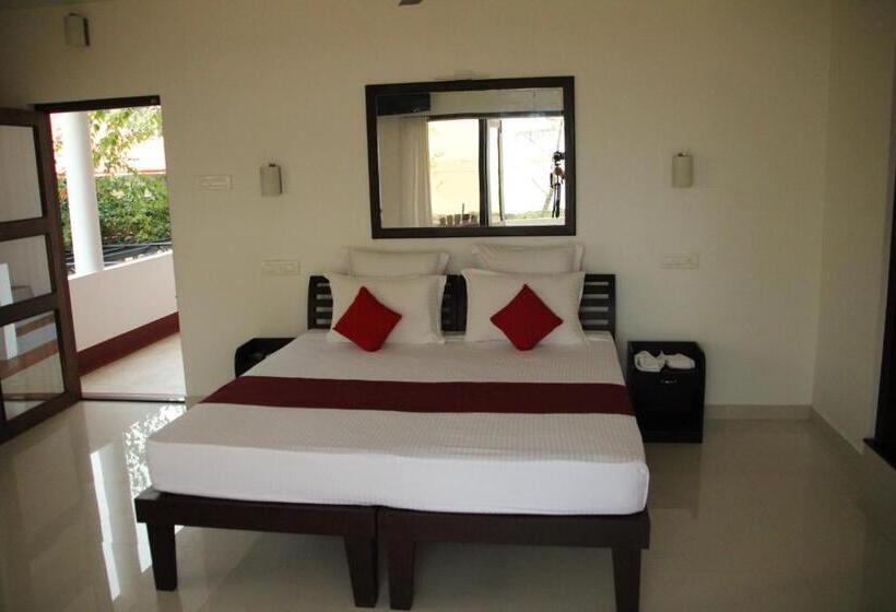 هتل Petit Elephant