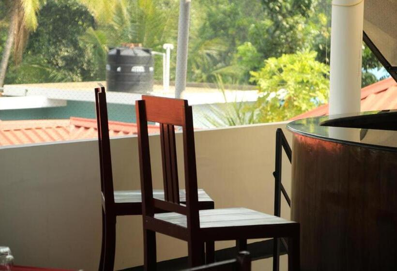 هتل Petit Elephant