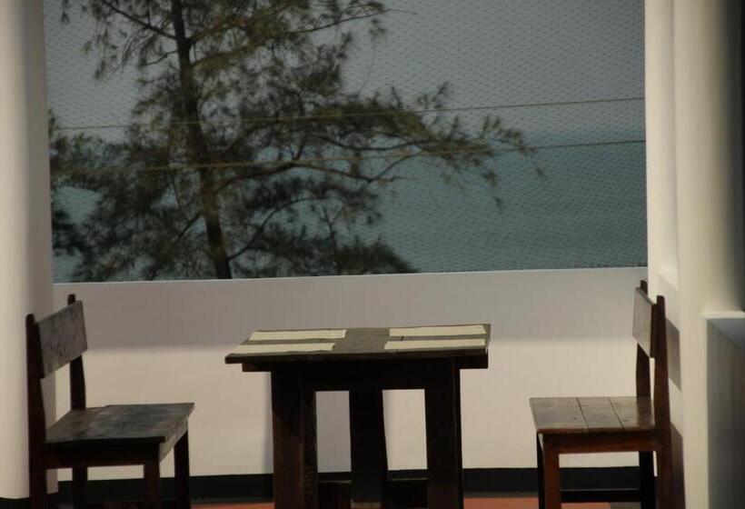 هتل Petit Elephant