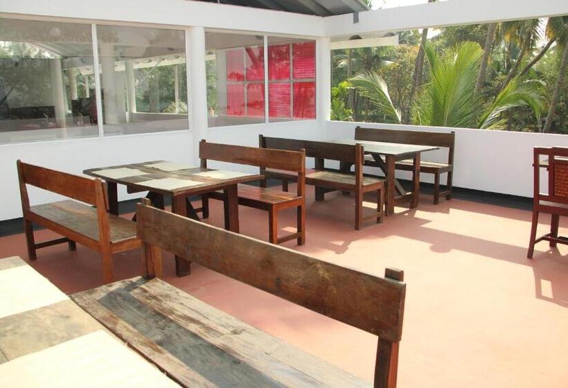 هتل Petit Elephant