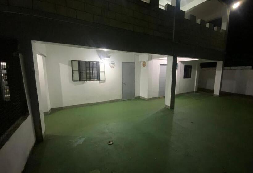 مُتل Chillax Inn