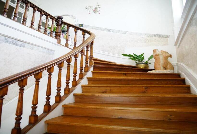 پانسیون Adore Portugal Coimbra Guest House