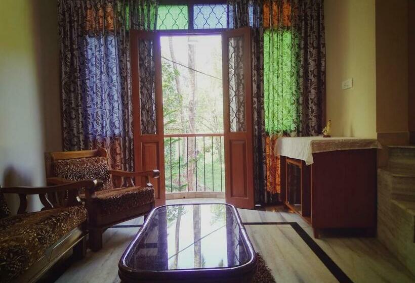 פנסיון Menezes House