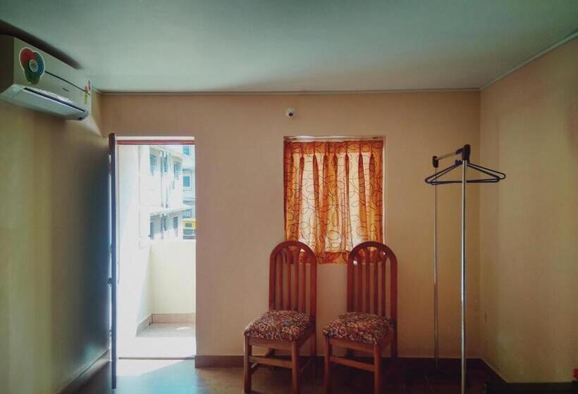 פנסיון Menezes House