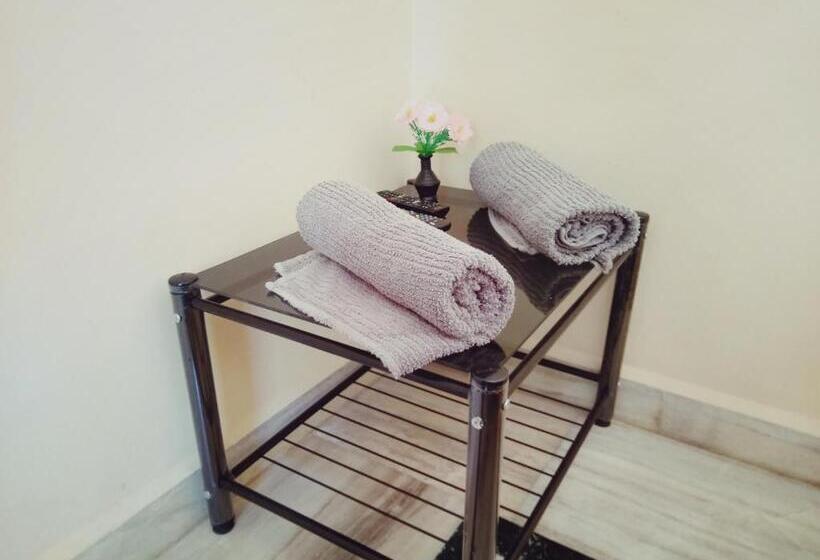 פנסיון Menezes House