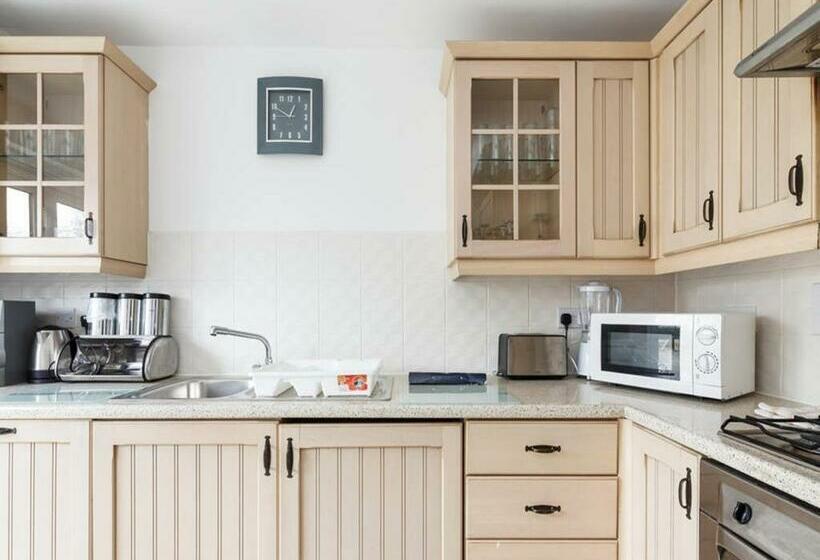 פנסיון My Places Abbotsfield Court Townhouse 4