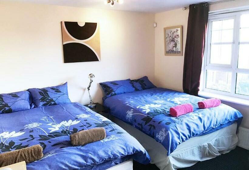 פנסיון My Places Abbotsfield Court Townhouse 4