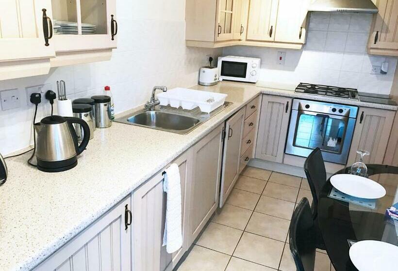 פנסיון My Places Abbotsfield Court Townhouse 4