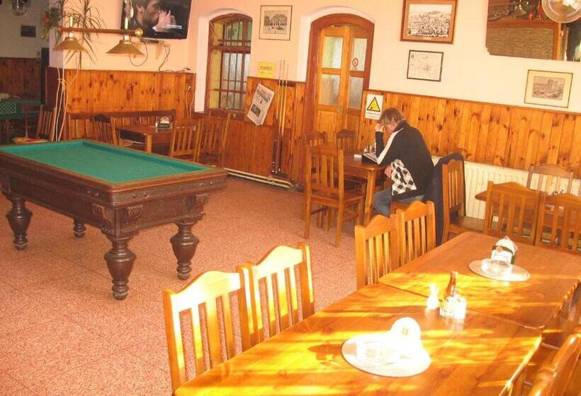 膳宿费 Penzion   Restaurace Na Výšince