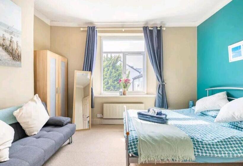 膳宿费 The Mews   Less Than 1km To City Centre   Stadium   Castle   10 Min Walk