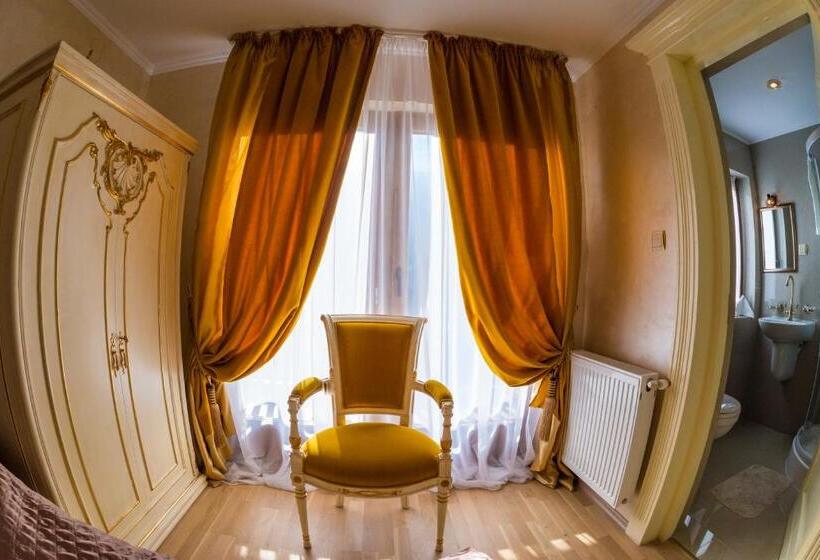 פנסיון Vila Cameea