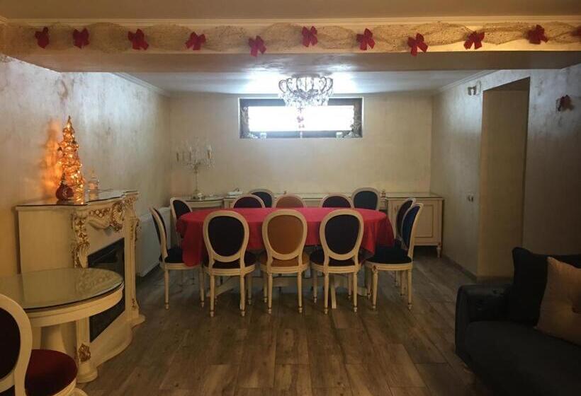 פנסיון Vila Cameea