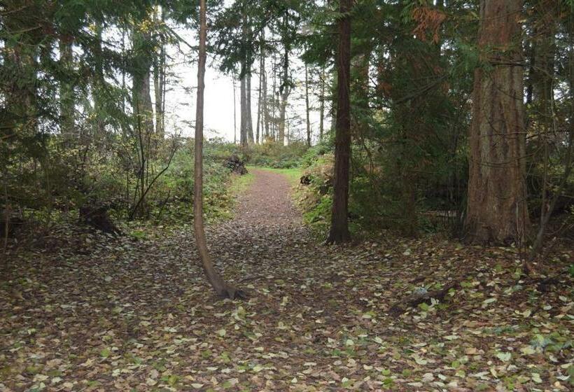 Rathtrevor Beach B&b