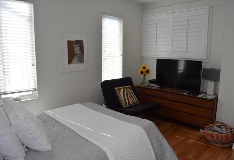 Rathtrevor Beach B&b