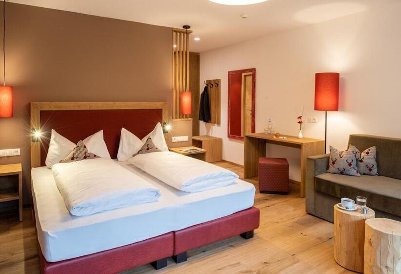 River Hotel Post
