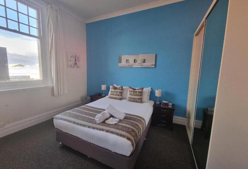 Balcony On Sixth Lodge