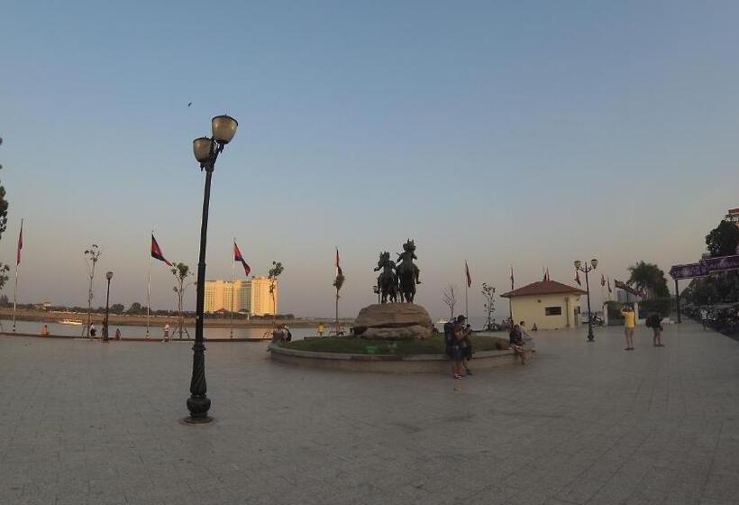 צימר Golden Noura Villa Pub & Restaurant