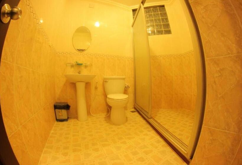 צימר Golden Noura Villa Pub & Restaurant