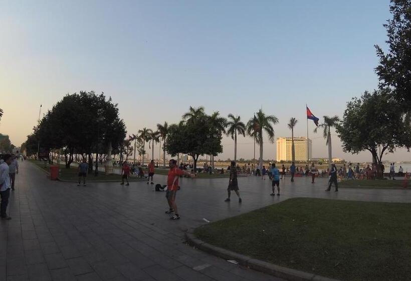 צימר Golden Noura Villa Pub & Restaurant